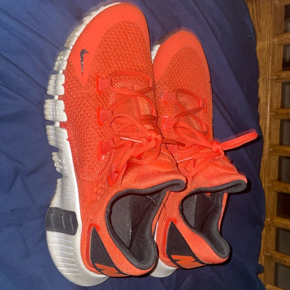 8.5 pretty good condition. I got them at the University of Virginia.